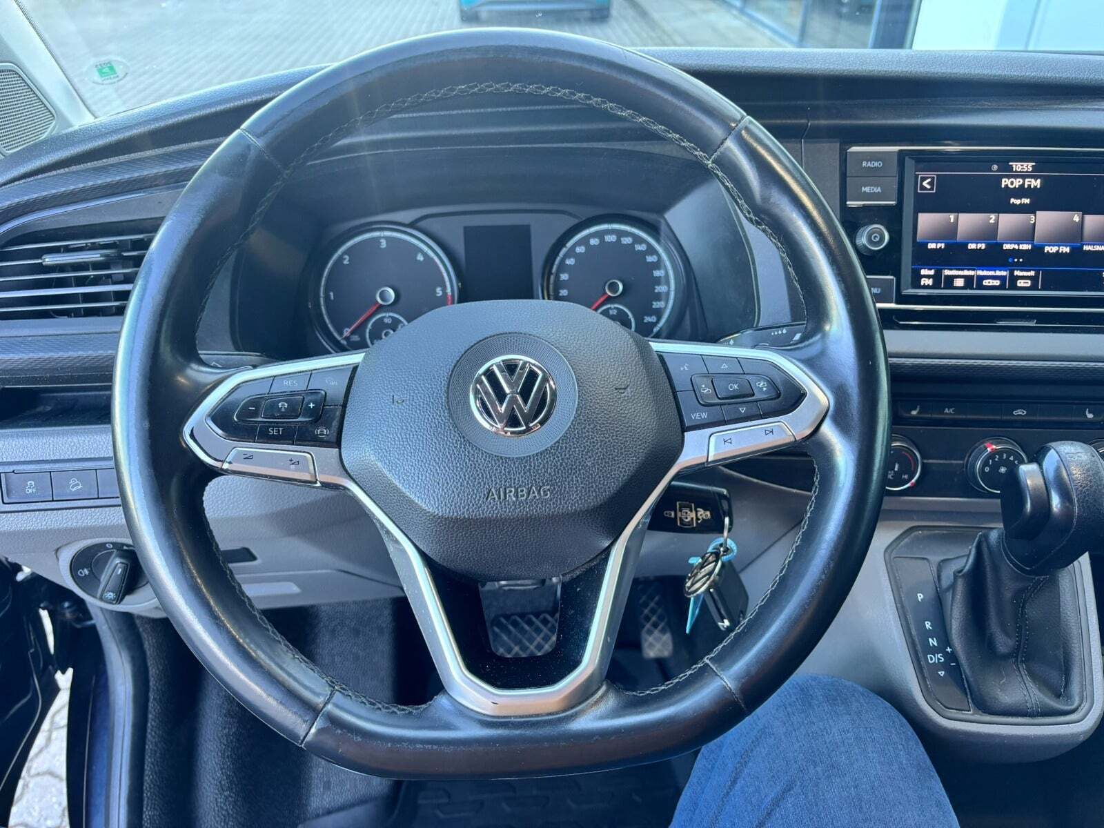 Blå VW Transporter fra 2020