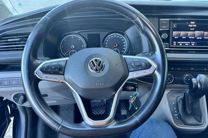Blå VW Transporter fra 2020