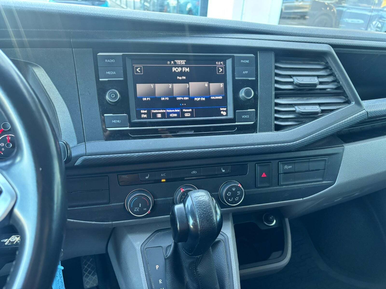 Blå VW Transporter fra 2020