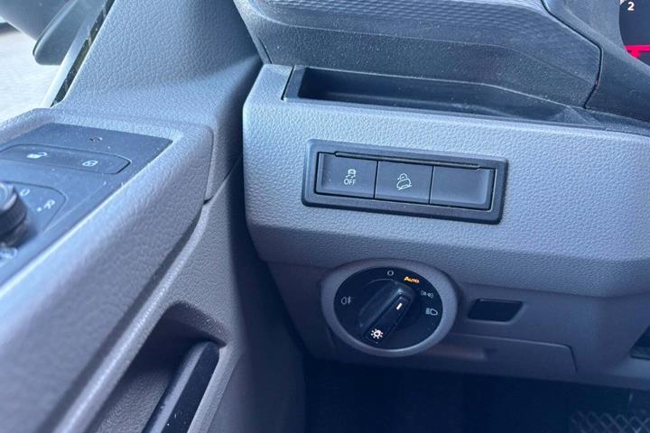 Blå VW Transporter fra 2020