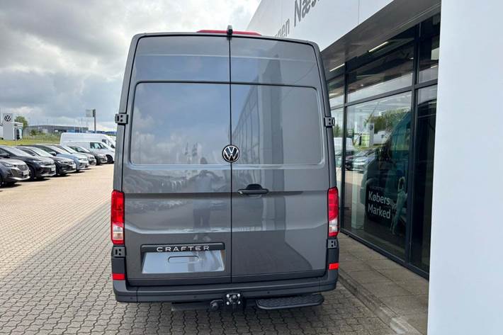 Grå VW Crafter 35 fra 2025