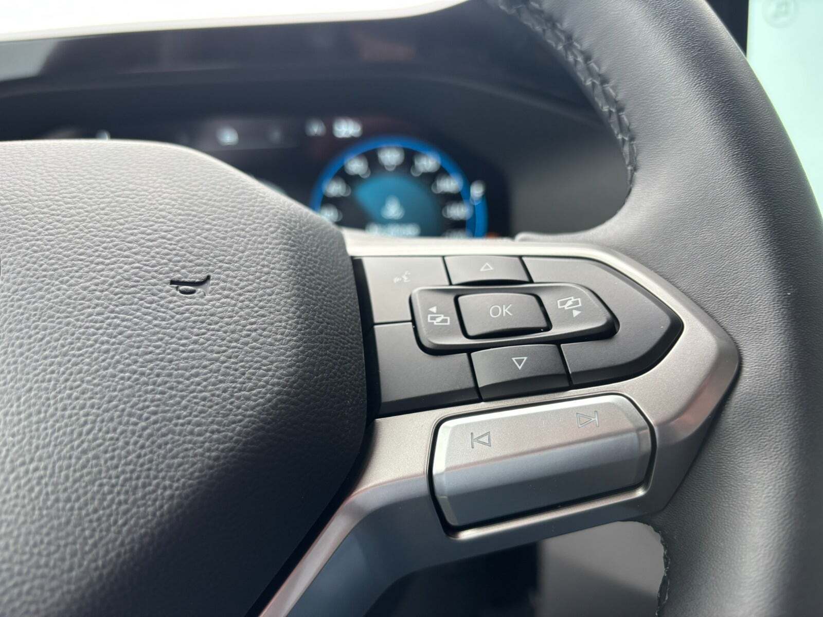 Sort VW Transporter fra 2025