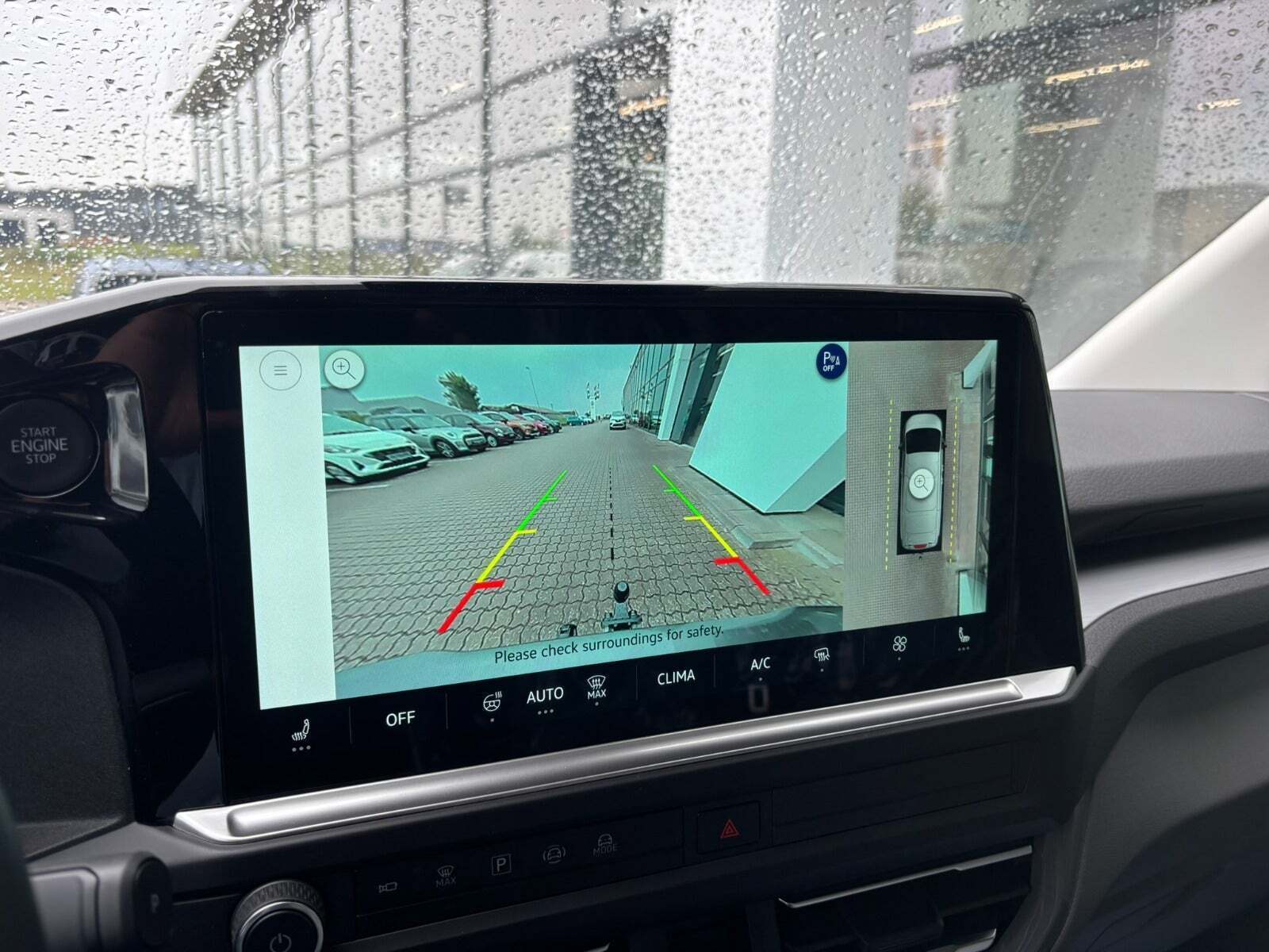 Sort VW Transporter fra 2025