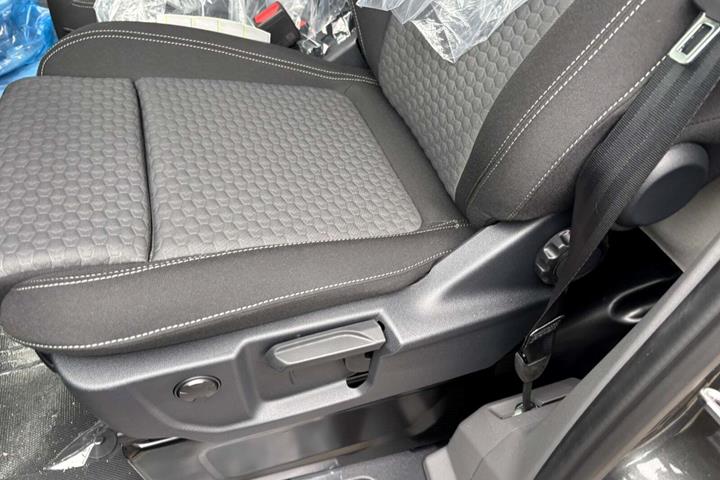 Sort VW Transporter fra 2025