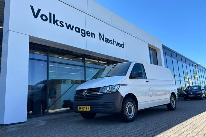 Hvid VW Transporter fra 2022