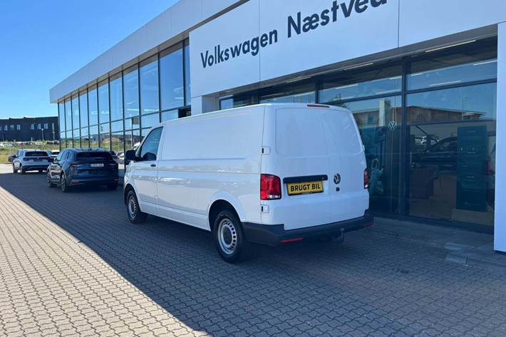 Hvid VW Transporter fra 2022