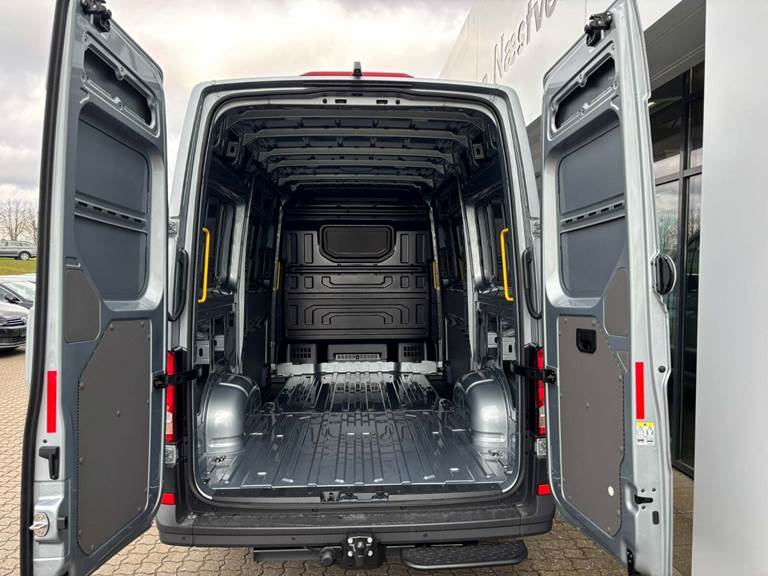 VW Crafter 35 2,0 TDi 177 Kassevogn L3H3 aut.