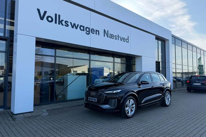 Sort Audi Q6 e-tron fra 2025