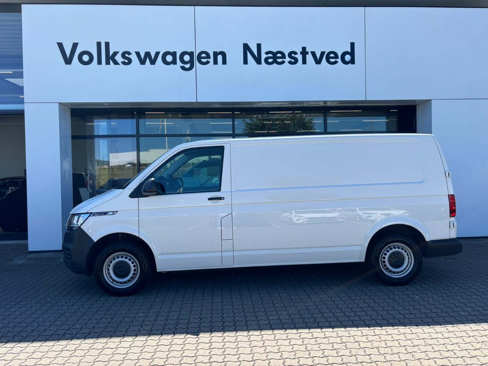 Hvid VW Transporter fra 2021