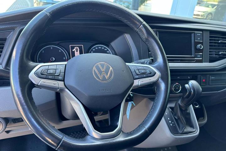 Hvid VW Transporter fra 2021