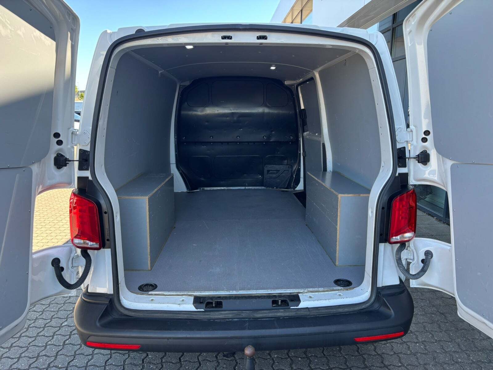 Hvid VW Transporter fra 2021