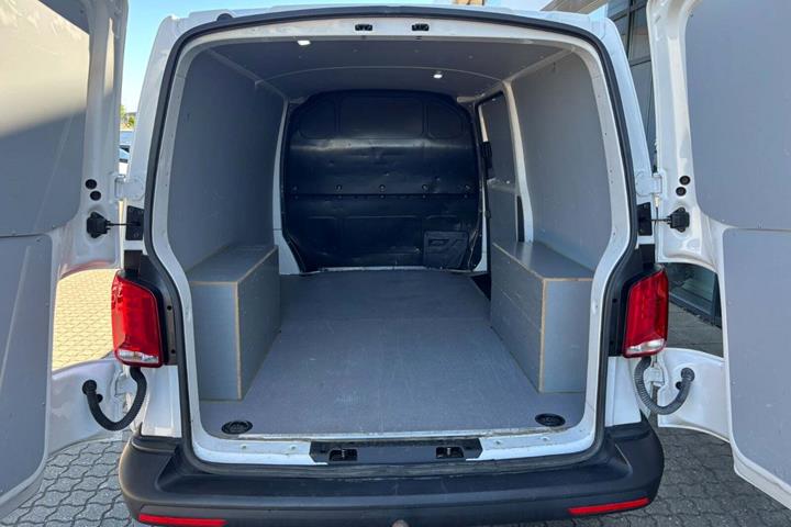 Hvid VW Transporter fra 2021