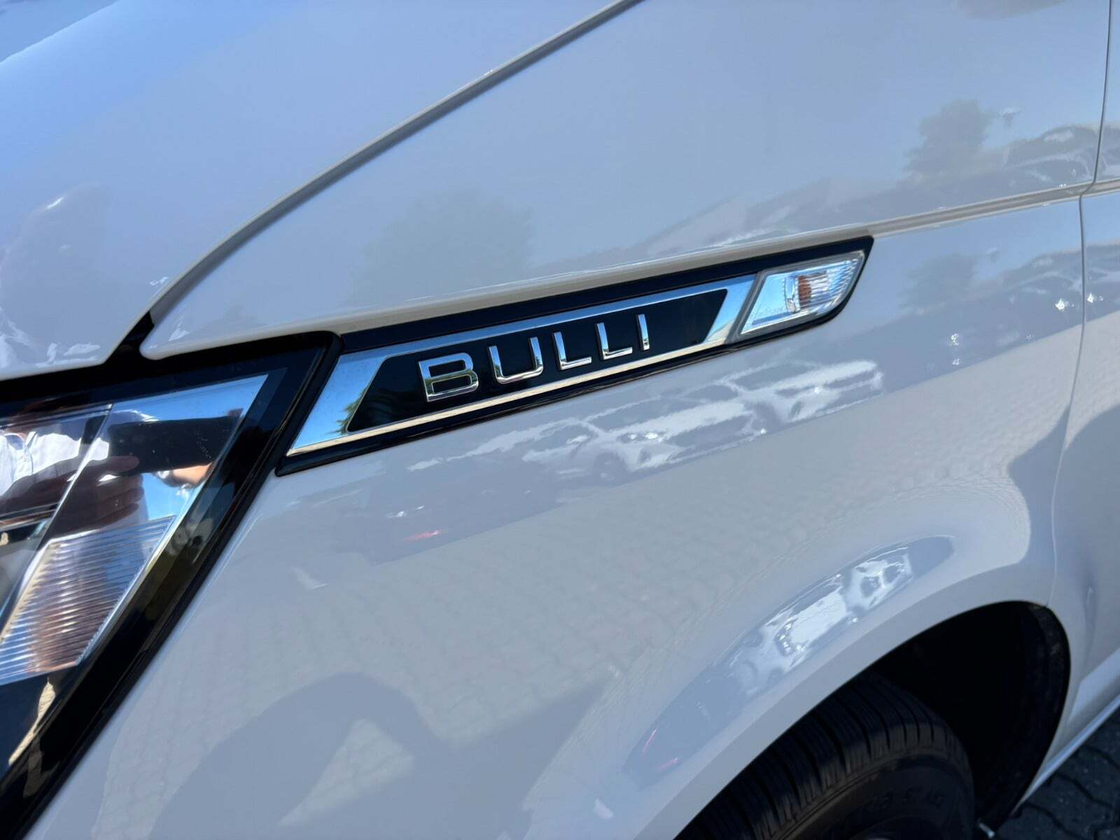 Hvid VW Transporter fra 2021