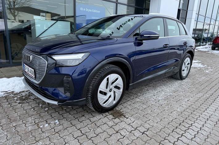 Blå Audi Q4 e-tron fra 2024