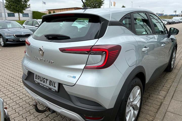 Sølv Renault Captur fra 2021
