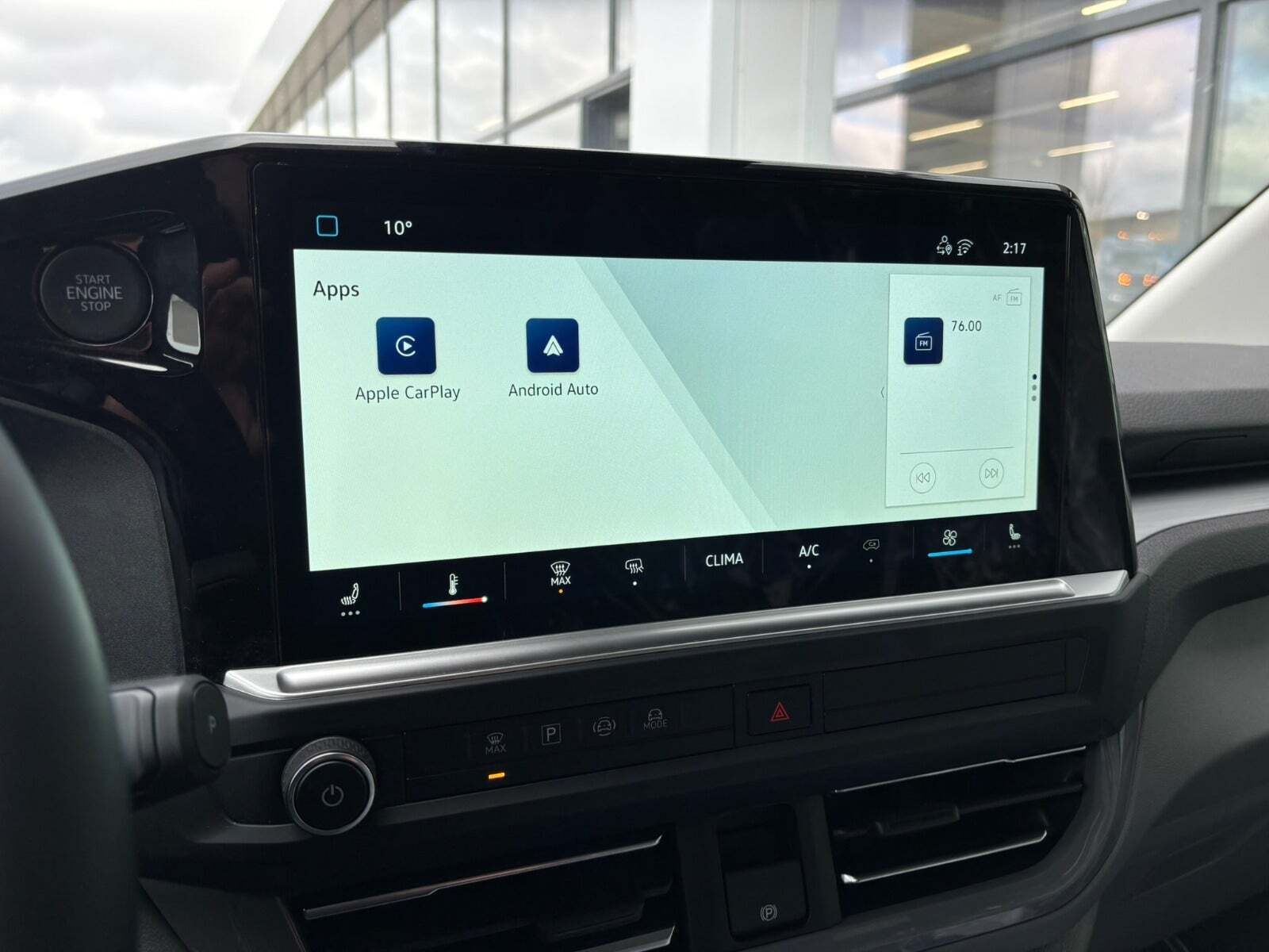 Hvid VW Transporter fra 2025