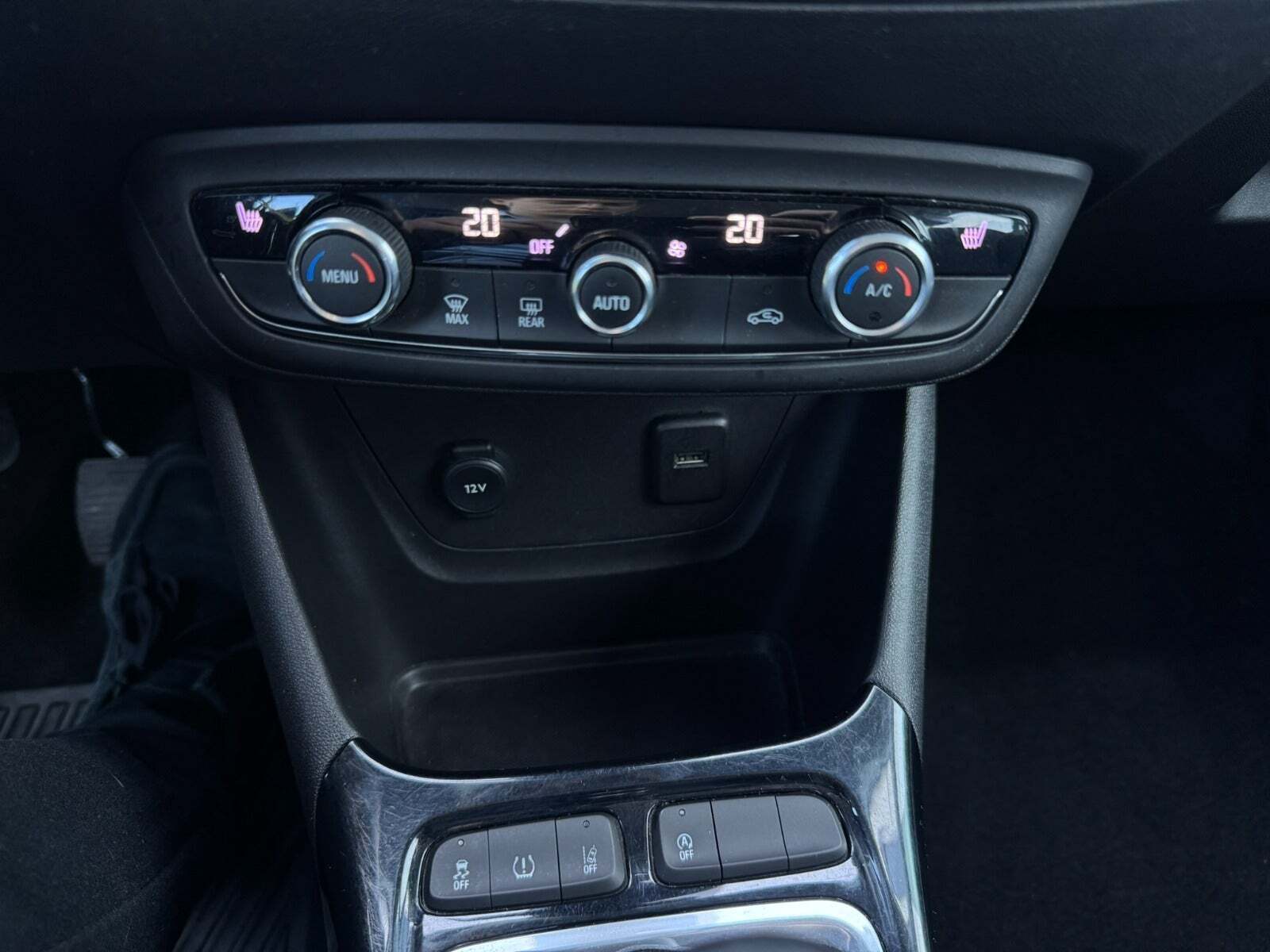 Hvid Opel Crossland X fra 2018