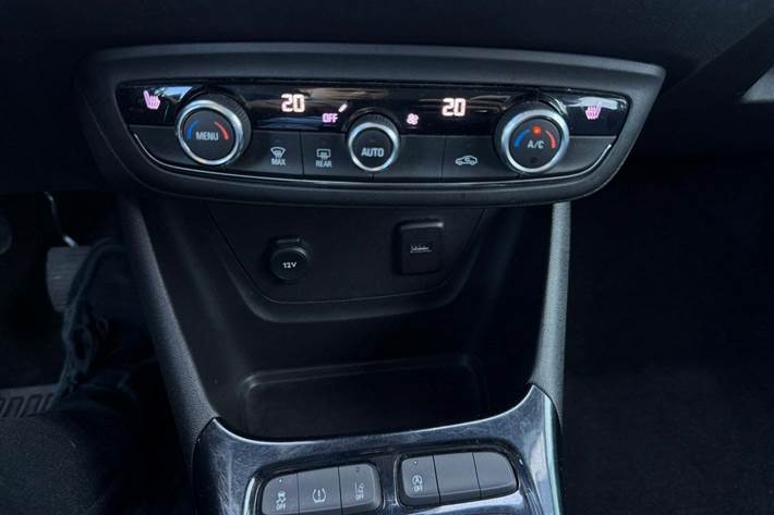 Hvid Opel Crossland X fra 2018