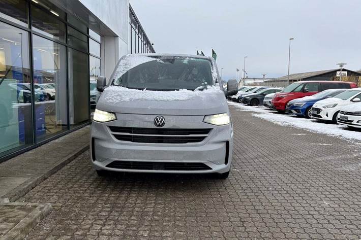 Grå VW Transporter fra 2025