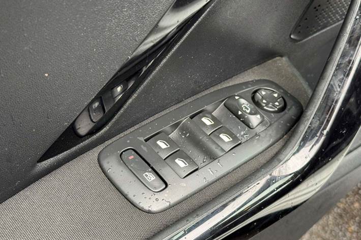 Hvid Peugeot 208 fra 2016