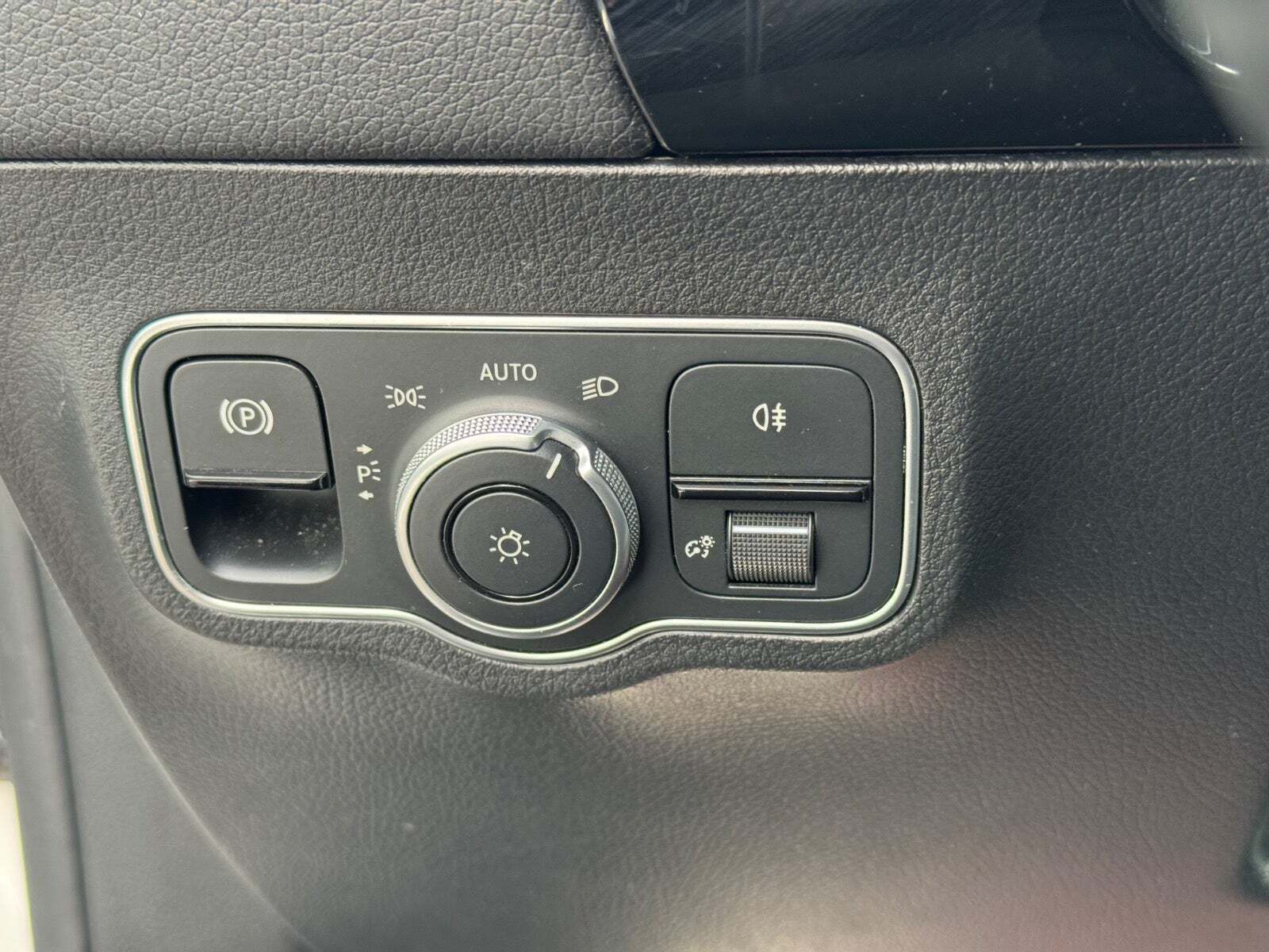 Hvid Mercedes EQA250 fra 2024