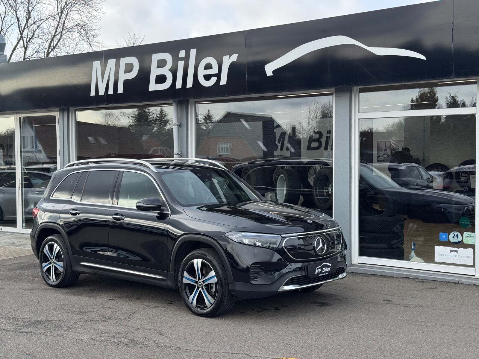 Mercedes EQB250 Electric Art