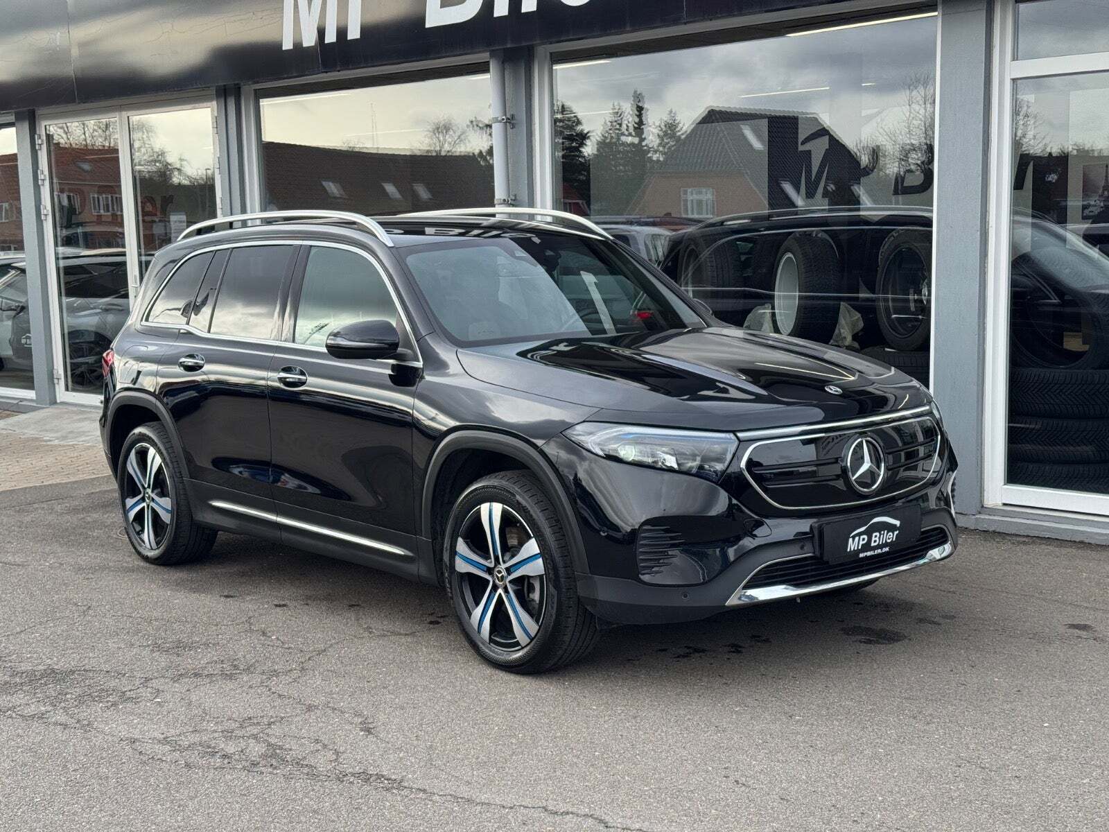 Mercedes EQB250 Electric Art