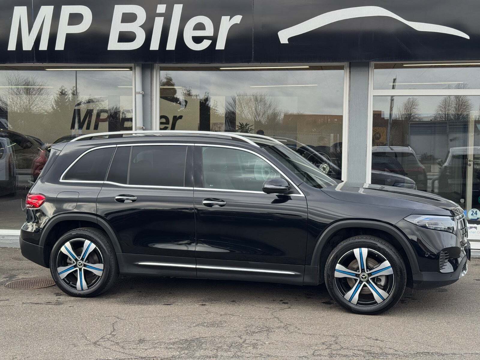 Mercedes EQB250 Electric Art