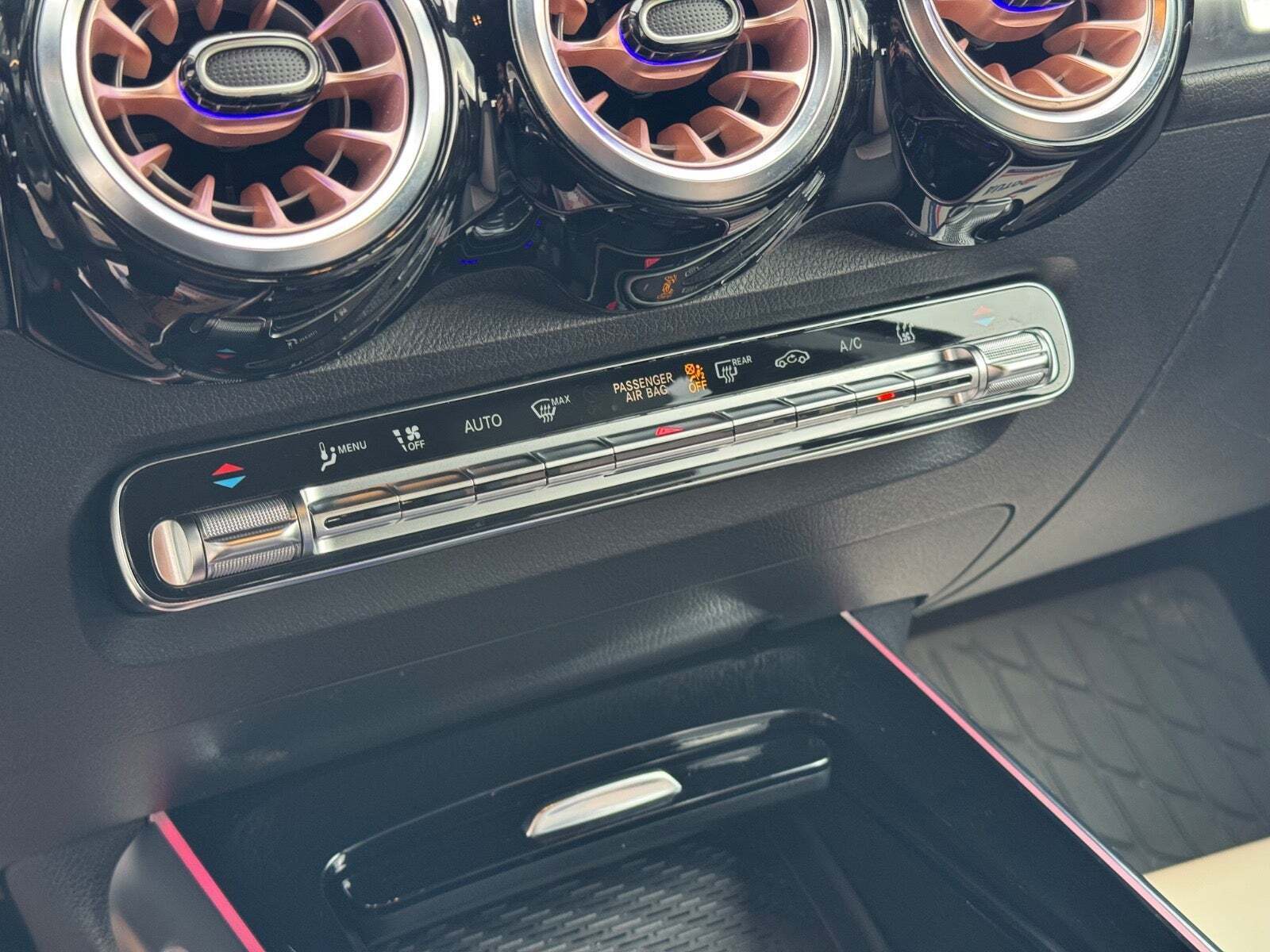 Sort Mercedes EQB250 fra 2023