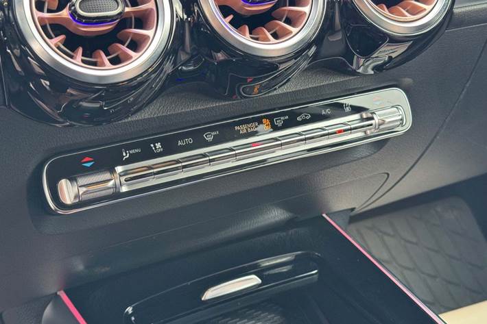 Sort Mercedes EQB250 fra 2023