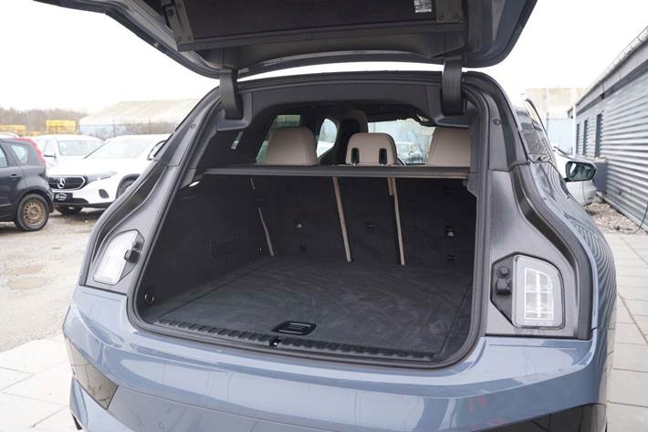 Blå BMW iX fra 2023