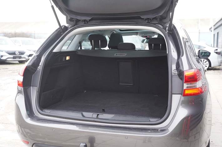 Grå Peugeot 308 fra 2018