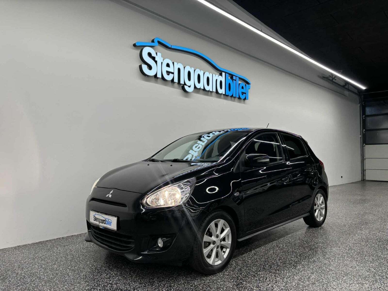 Mitsubishi Space Star 1,2 Black & White CVT