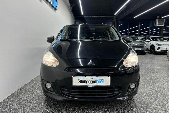 Sort Mitsubishi Space Star fra 2015