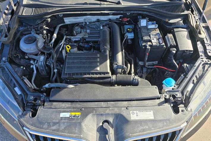 Sort Skoda Superb fra 2018