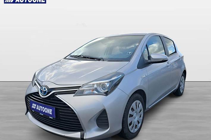 Sølv Toyota Yaris fra 2015
