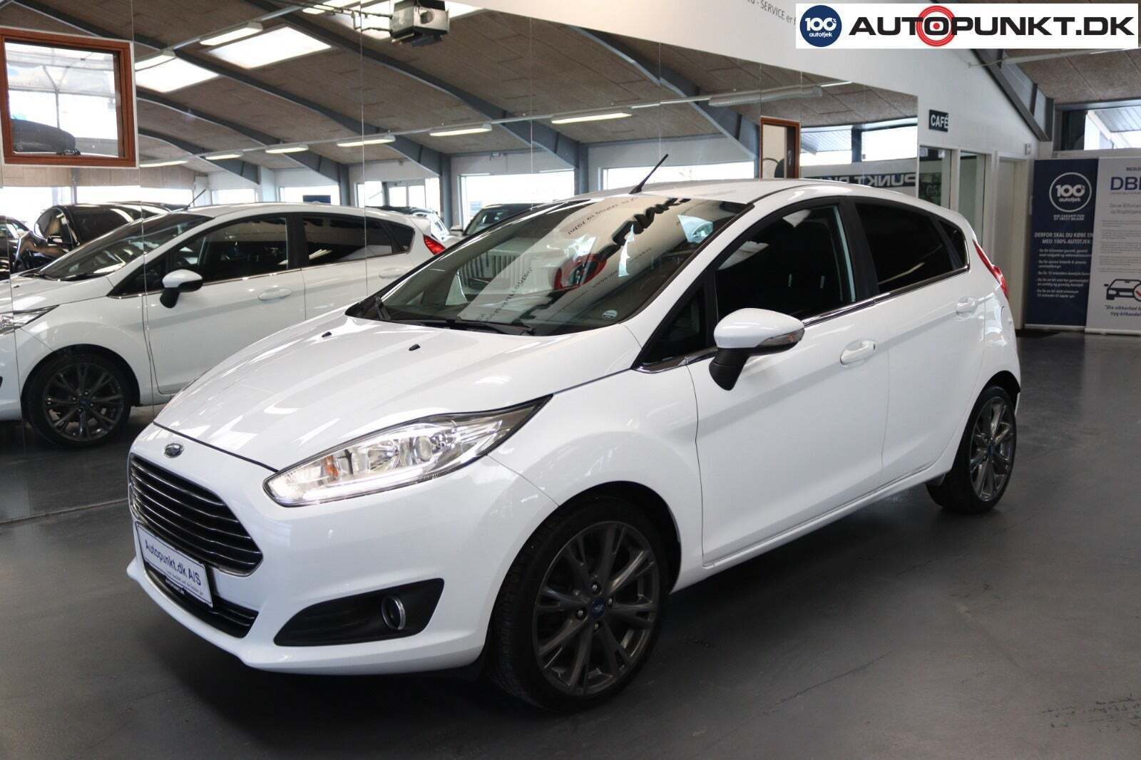 Hvid Ford Fiesta fra 2015