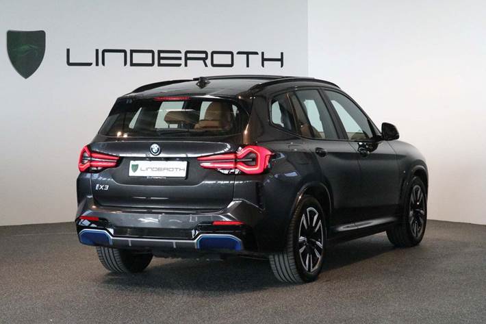 Grå BMW iX3 fra 2022