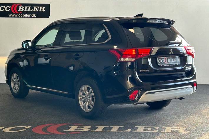 Sort Mitsubishi Outlander fra 2020