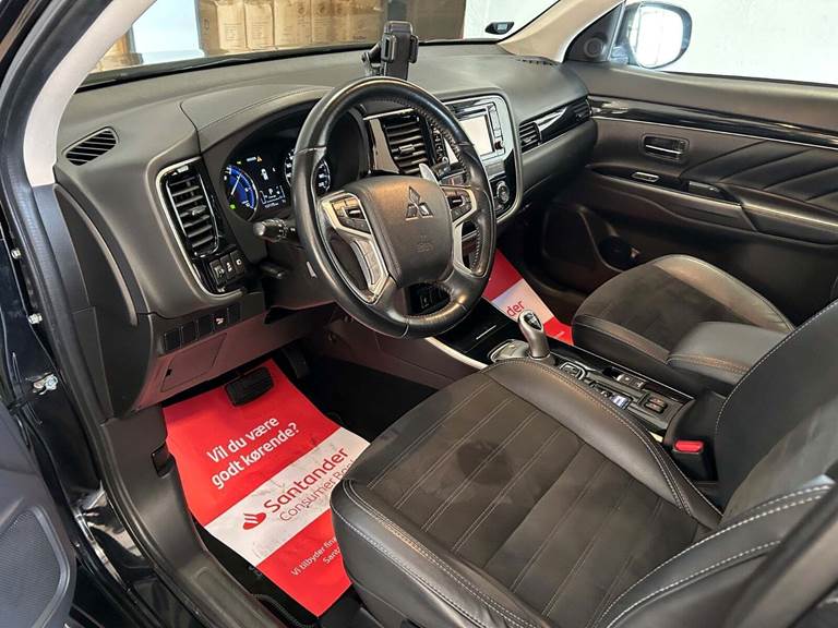 Mitsubishi Outlander 2,4 PHEV Invite CVT 4WD