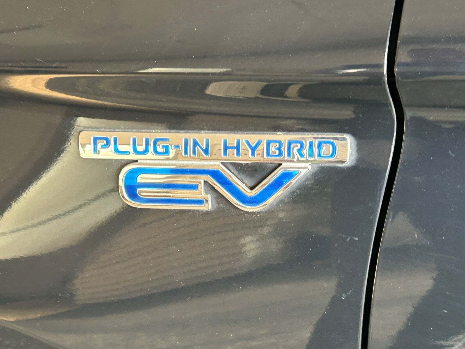 Sort Mitsubishi Outlander fra 2020