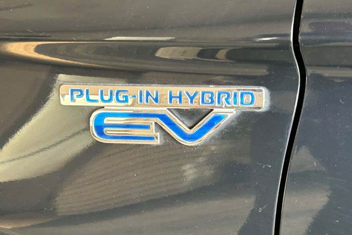 Sort Mitsubishi Outlander fra 2020