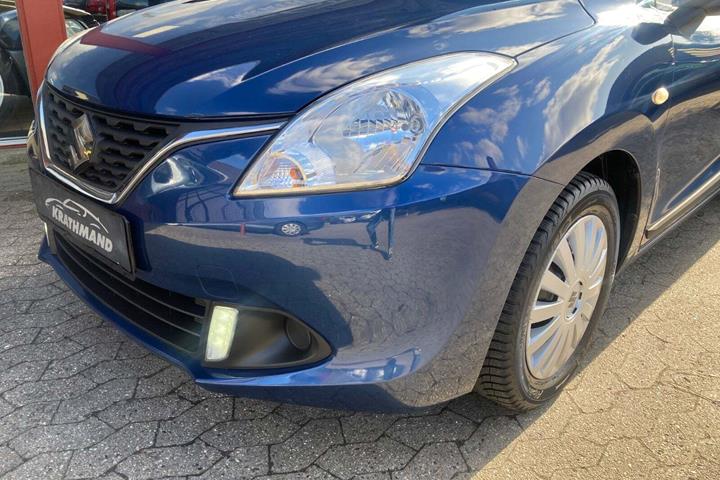 Blå Suzuki Baleno fra 2019