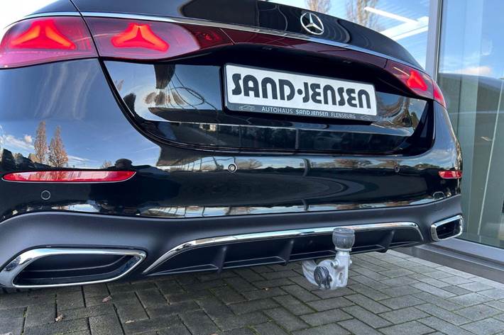 Sort Mercedes E220 d fra 2025