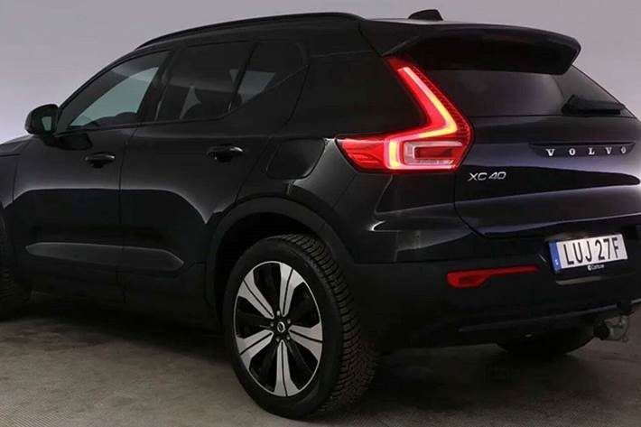 Sort Volvo XC40 fra 2023