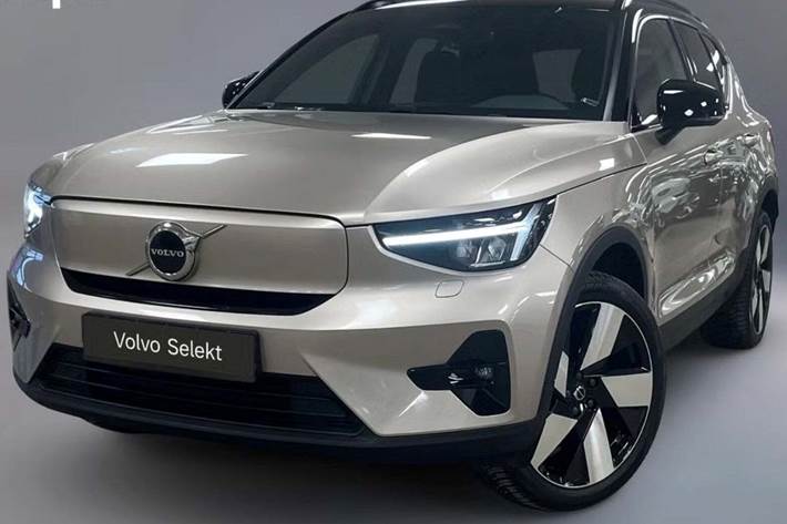 Orange Volvo XC40 fra 2024