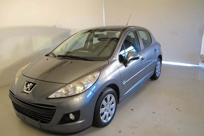 Grøn Peugeot 207 fra 2011