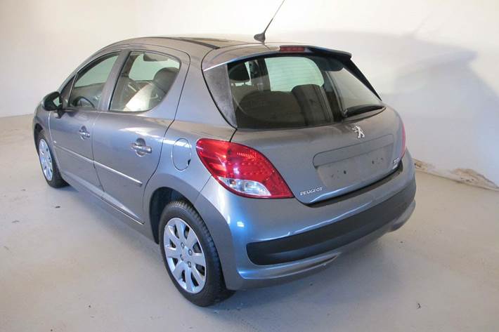 Grøn Peugeot 207 fra 2011