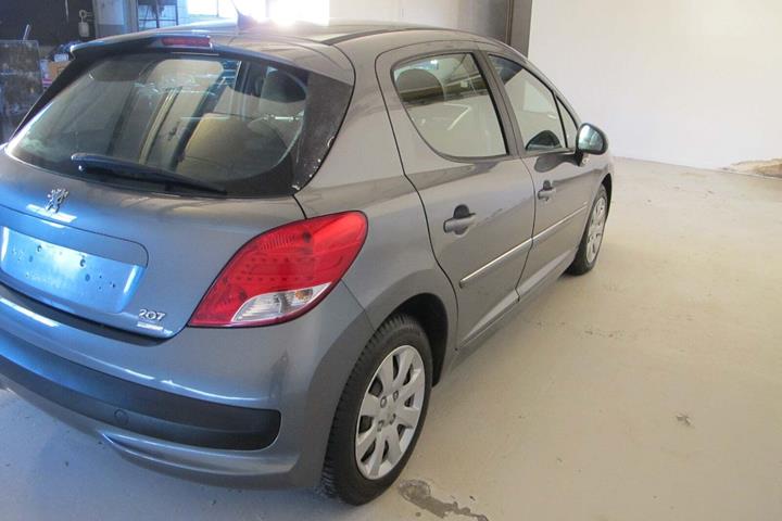 Grøn Peugeot 207 fra 2011