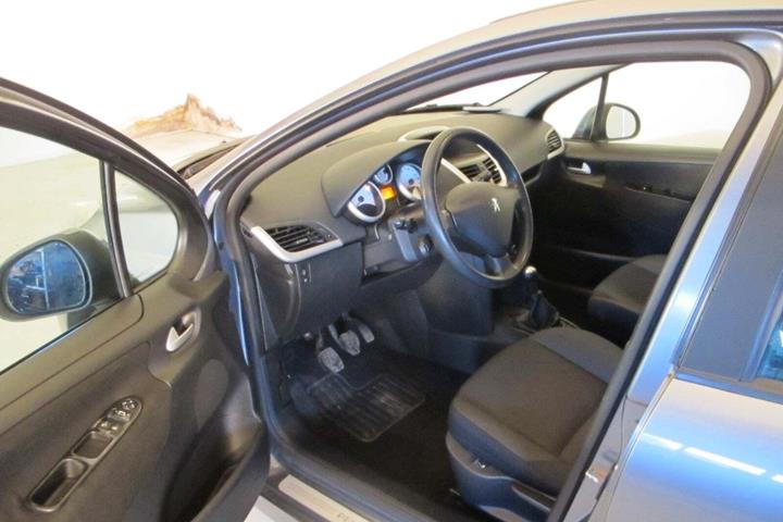 Grøn Peugeot 207 fra 2011